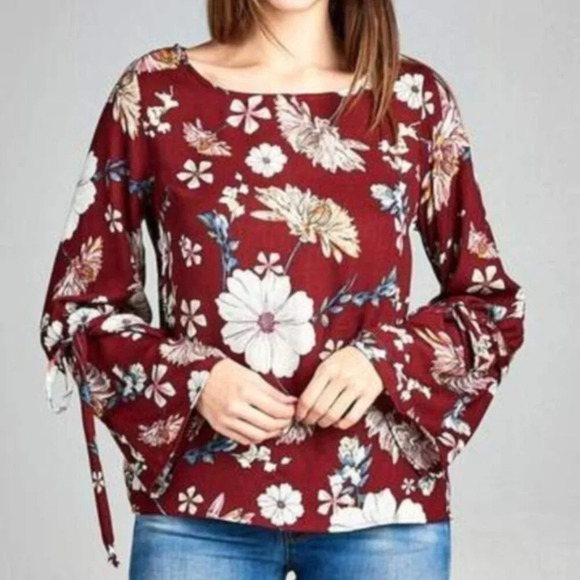 Renee C Floral Bell Sleeve Red Top Blouse NWT - Picture 1 of 2